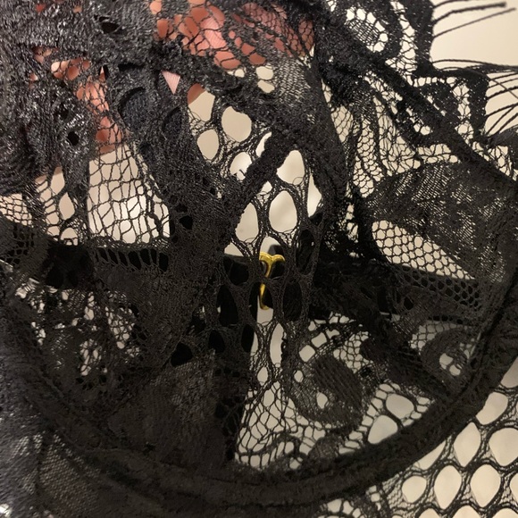 Lace bodysuit - Picture 3 of 6